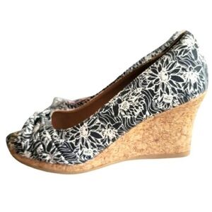 DexFlex Comfort Women’s Black & White Floral Cork Wedge Heels, Size 7 W